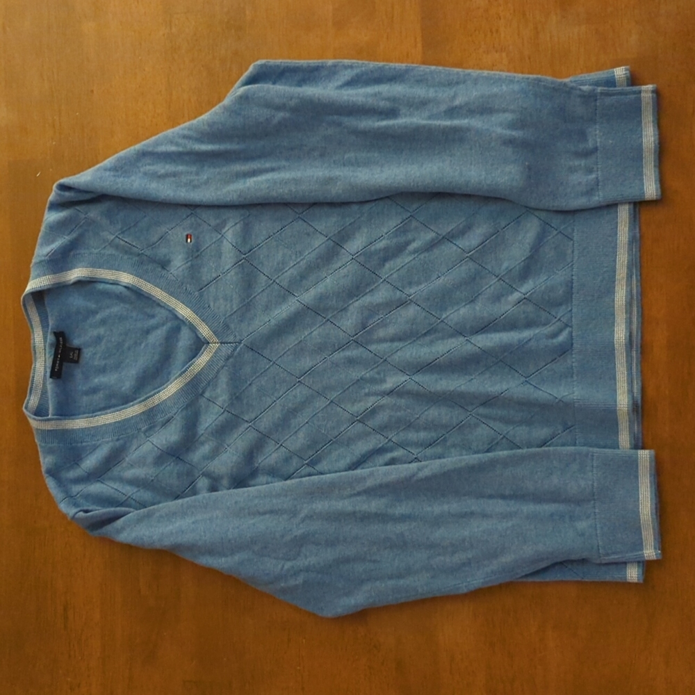 Light Blue Tommy Hilfiger sweater size Large